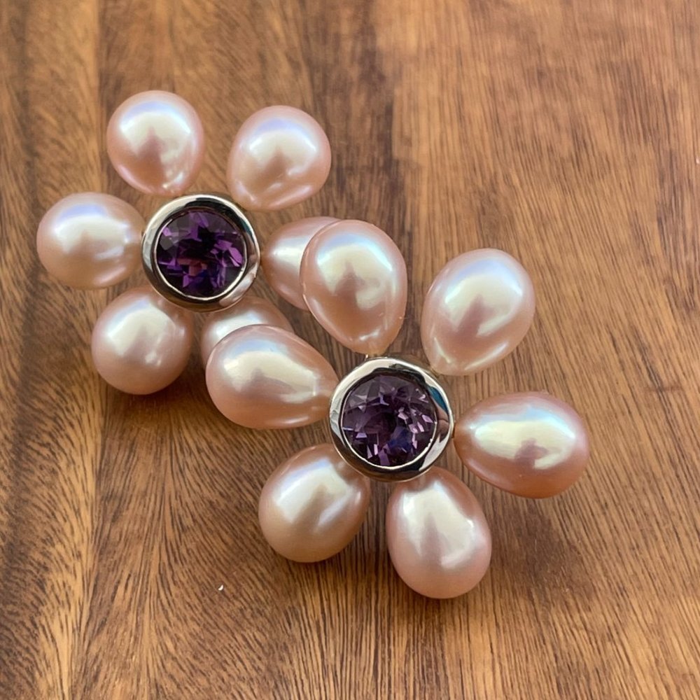 Tiffany & Co. Iredesse rosette pearl and amethyst earrings - Picture 4 of 12